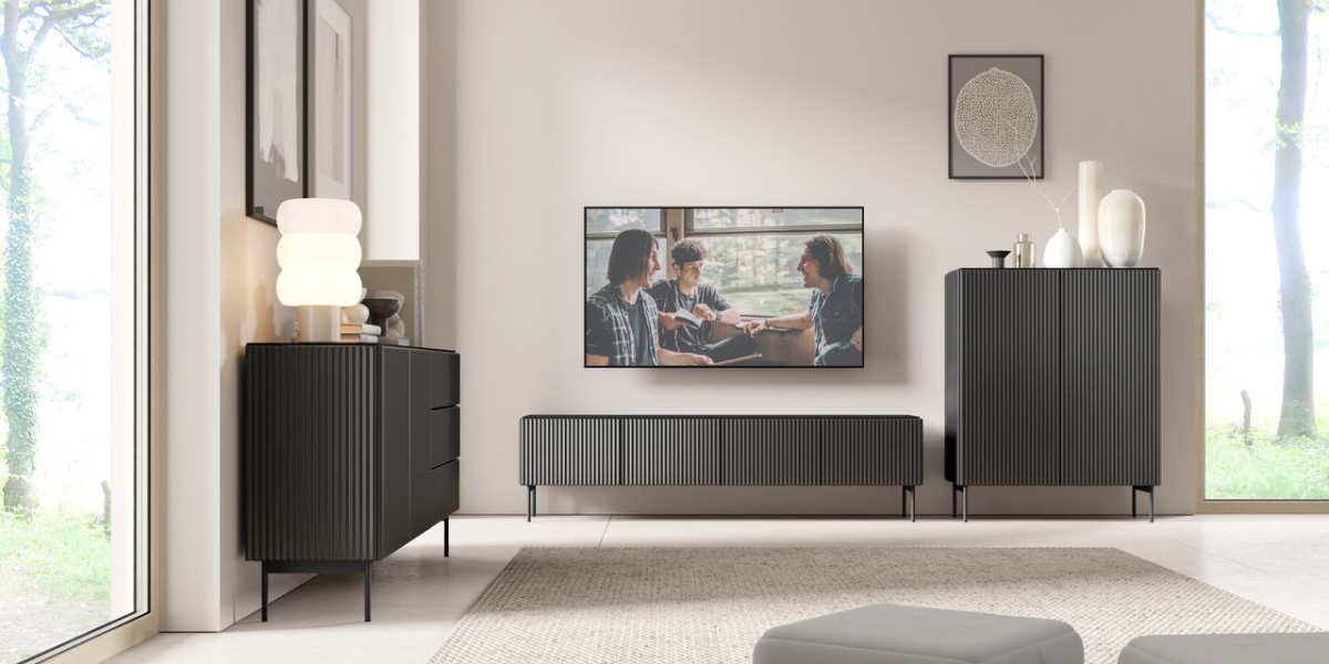 „Muti“ salono grioveliai, juodi matiniai fasadai