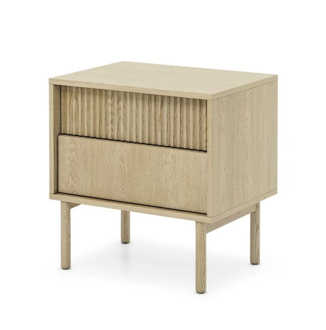 Tavo 2S naktinis staliukas su grioveliais priekiais, kremonos spalvos