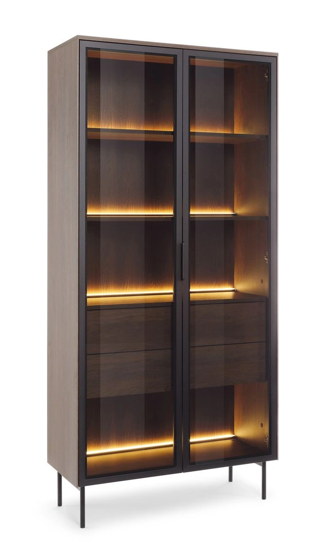 „Lumi 2D2S“ vitrina su grūdinto stiklo ornamentuotomis fleitomis, ąžuolo „Dunin“ spalva