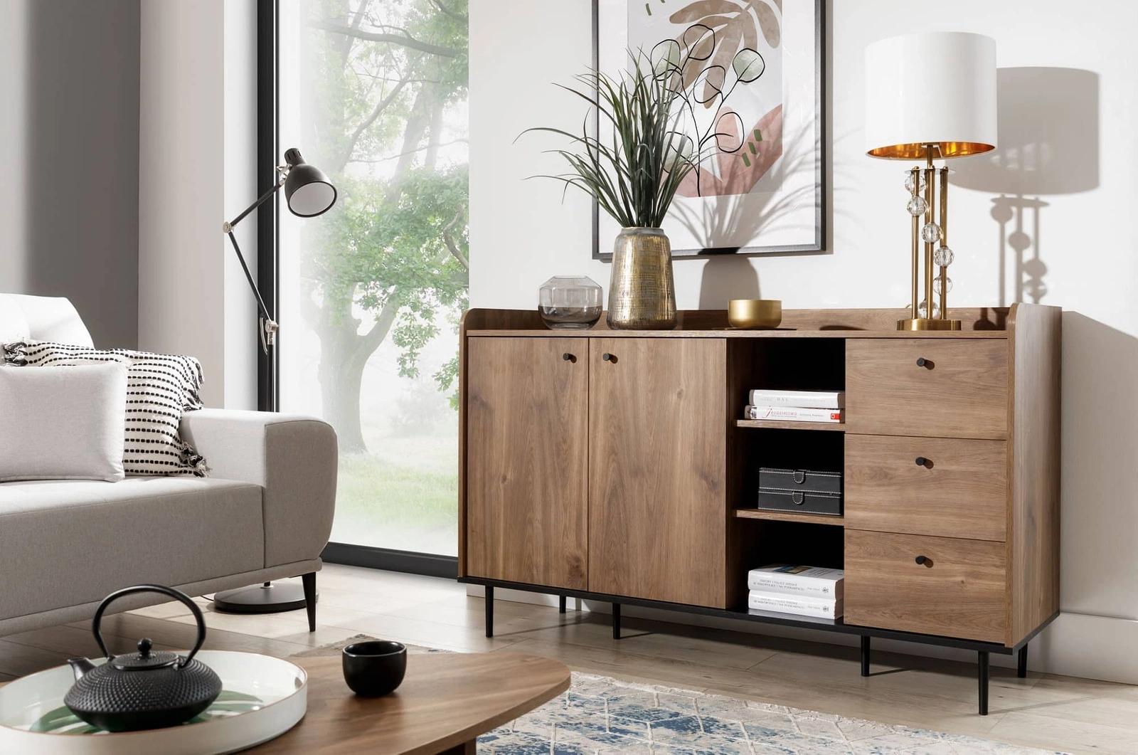 Apallo komoda 150 cm, brandy ąžuolas, castello, originalus dizainas, aukšti stalviršio kraštai, korpusas tvirtinamas ant metalinių kojelių