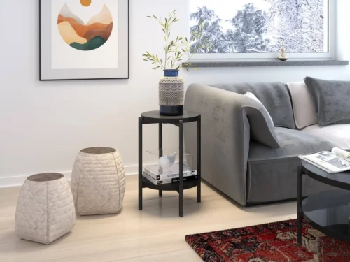 Apvalus „Sampi“ kavos staliukas, 44 cm, blizgios juodos spalvos, su papildoma lentyna, lengvo dizaino, metaliniu pagrindu, žavinga bet kokio interjero puošmena