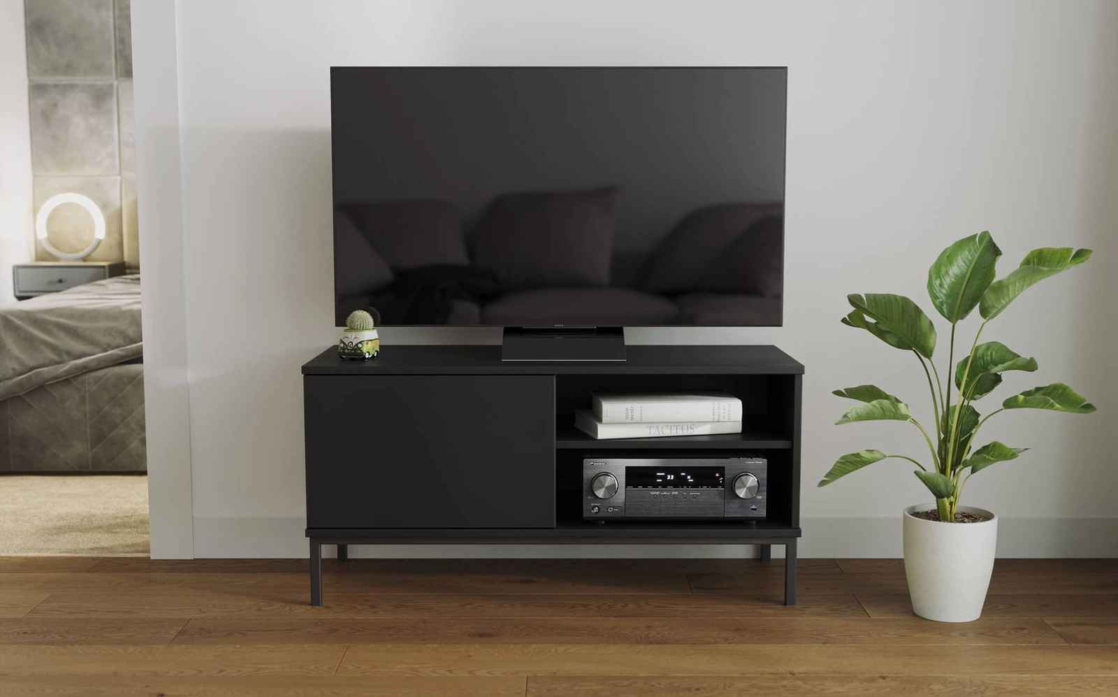 Tutti TV spintelė 100 cm juoda, paprastos formos, sumontuota ant juodo metalinio pagrindo, elegantiško stiliaus