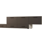 Laisvai pastatoma arba prie sienos montuojama modulinė komoda 180–240 cm, Kaszmirowy Beż / Czarny Onyx – MULTI SMART