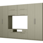 Moderni sieninė spintelė su didelėmis spintomis, lentynomis, televizoriumi ir stalčiais 350 × 227 cm Eukaliptas – SCANDI