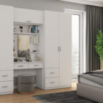 Spinta 255/210 - drabužių kabyklos, vidinės lentynos, erdvūs stalčiai, tualetinis staliukas