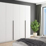 Spinta 282/230 - drabužių kabyklos, vidinės lentynos, erdvūs išoriniai stalčiai