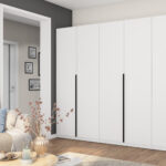 Spinta 300/220 - drabužių kabyklos, vidinės lentynos, patogūs išoriniai stalčiai