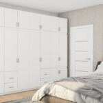 Spinta 340/240 - drabužių kabyklos, vidinės lentynos, erdvūs išoriniai stalčiai