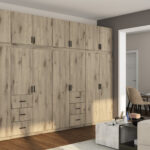 Spinta 380/240 - drabužių kabyklos, vidinės lentynos, erdvūs išoriniai stalčiai