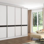 Spinta 5D/340 - pakabos strypai, pantografas, kelnių, kaklaraiščių ir diržų pakaba, stalčiai, daug lentynų